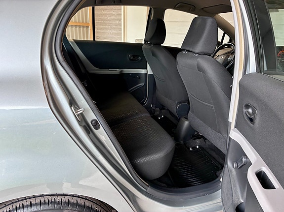 Toyota Yaris 10 of 11