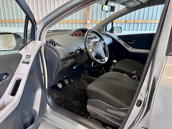 Toyota Yaris 8 of 11