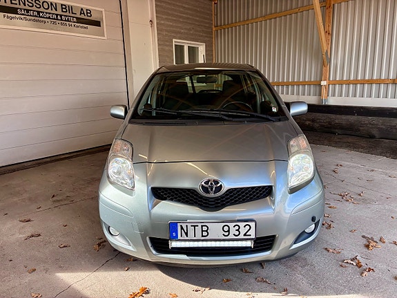 Toyota Yaris 3 of 11