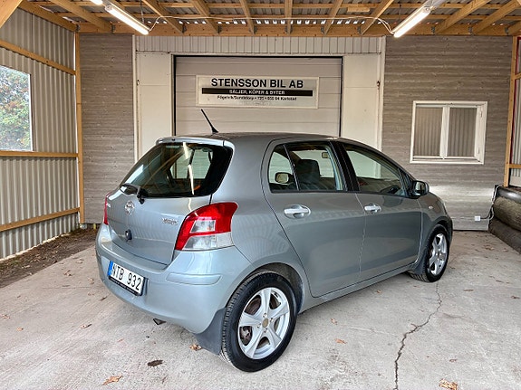 Toyota Yaris 5 of 11