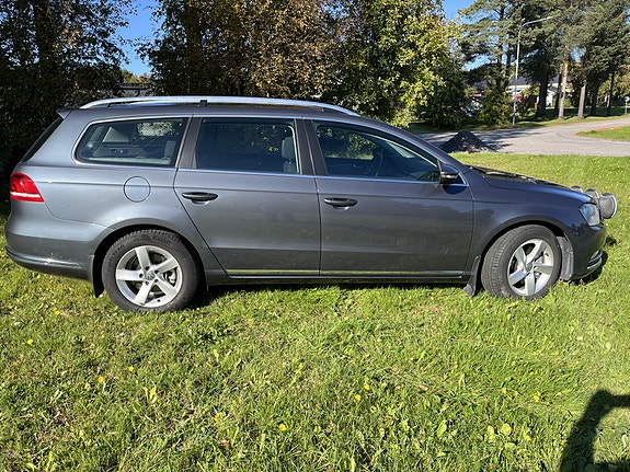 Volkswagen Passat 2 of 7