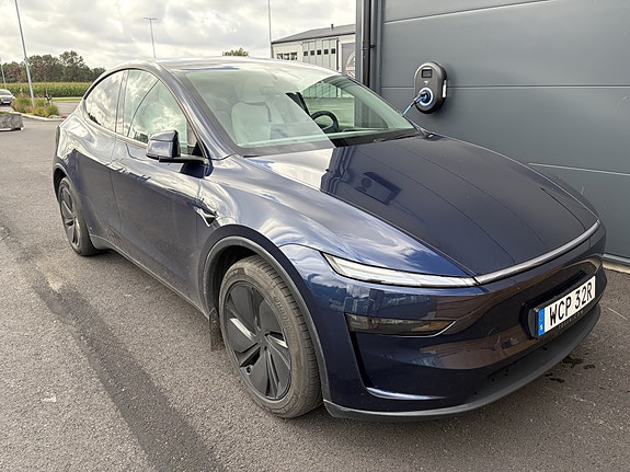 Tesla Model Y 3 of 3