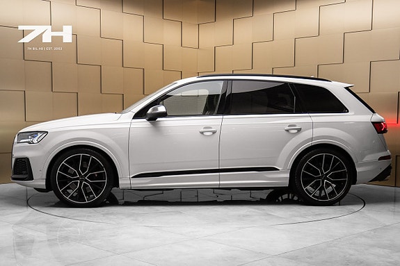 Audi SQ7 2 of 24