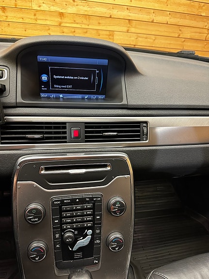 Volvo V70 11 of 26