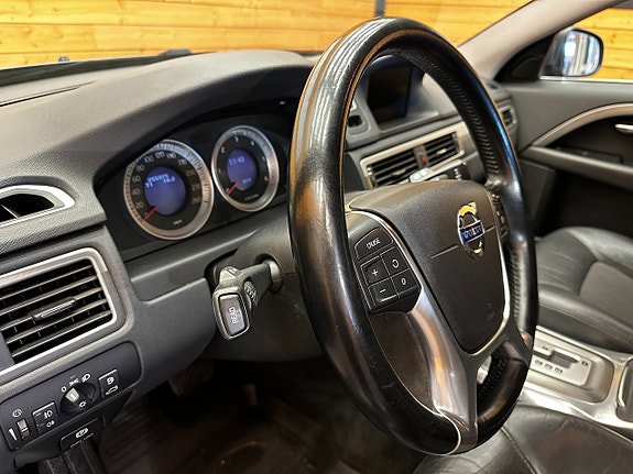 Volvo V70 13 of 26