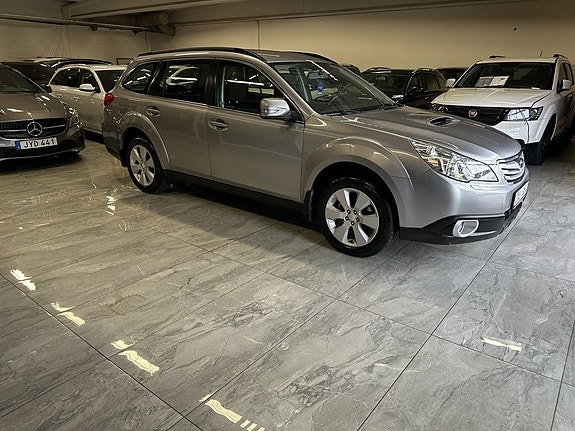 Subaru Outback 2 of 17
