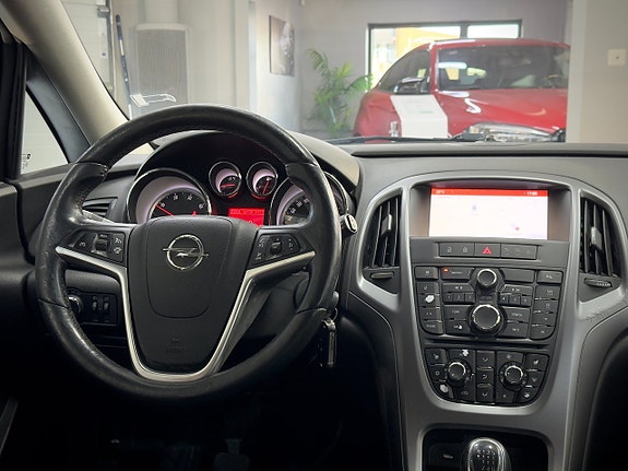 Opel Astra 9 of 12