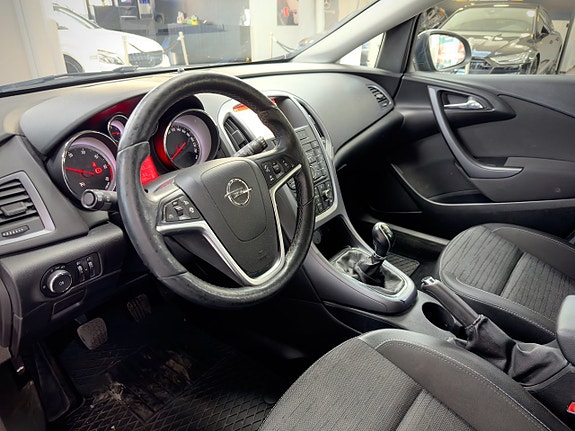 Opel Astra 10 of 12