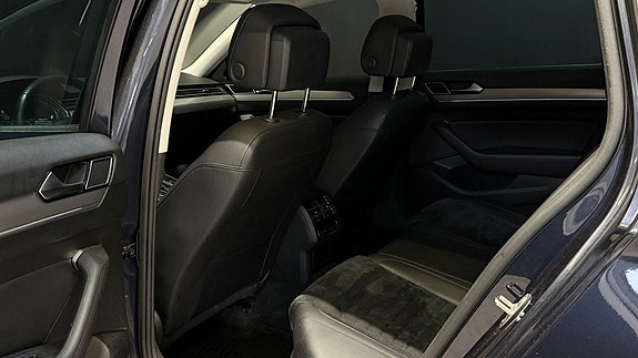 Volkswagen Passat 30 of 30