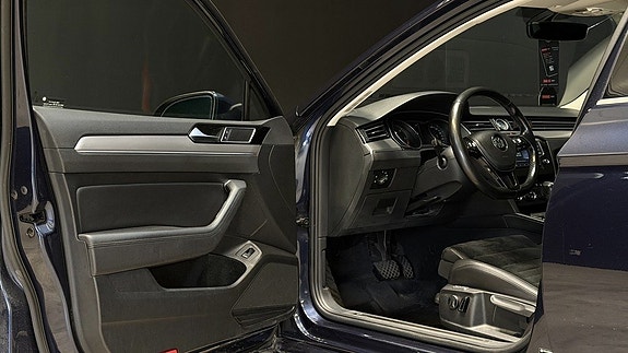 Volkswagen Passat 11 of 30