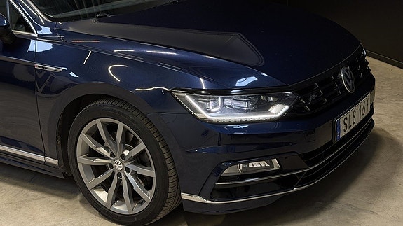 Volkswagen Passat 2 of 30