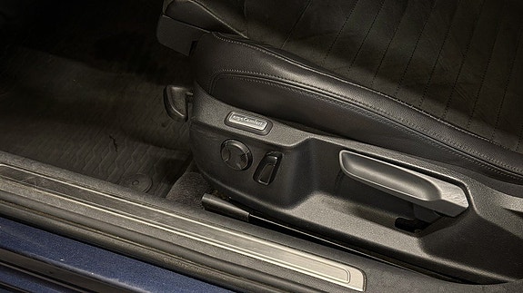 Volkswagen Passat 13 of 30