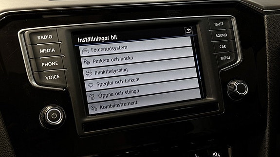 Volkswagen Passat 24 of 30