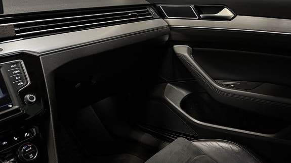 Volkswagen Passat 28 of 30