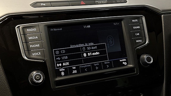 Volkswagen Passat 22 of 30