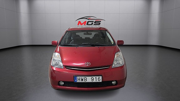 Toyota Prius 8 of 22