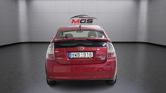 Toyota Prius 7 of 22