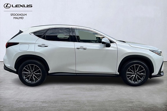 Lexus NX450h+ 16 of 25