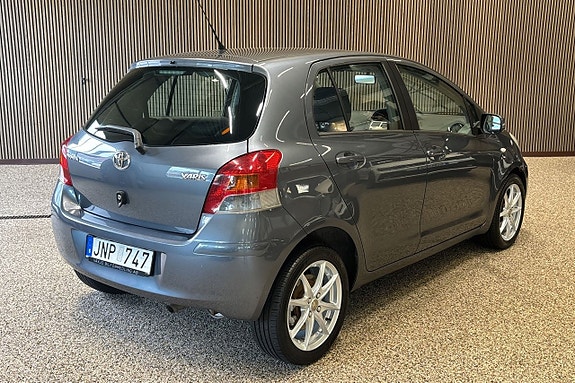 Toyota Yaris 4 of 11