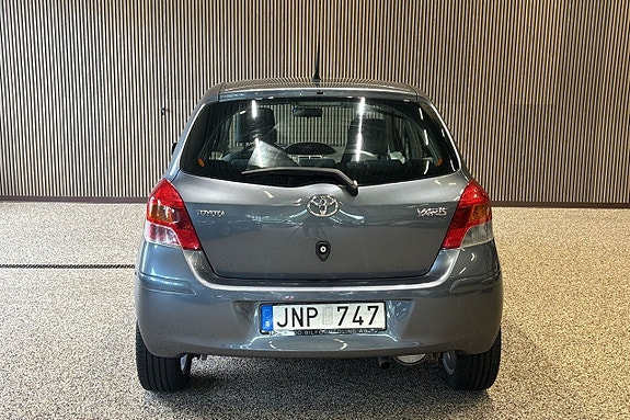Toyota Yaris 5 of 11