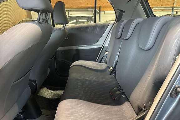 Toyota Yaris 8 of 11