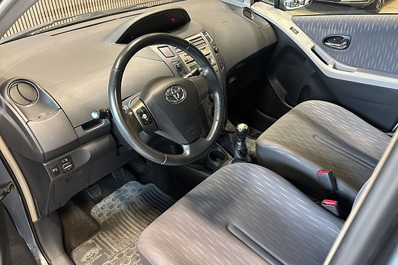 Toyota Yaris 6 of 11
