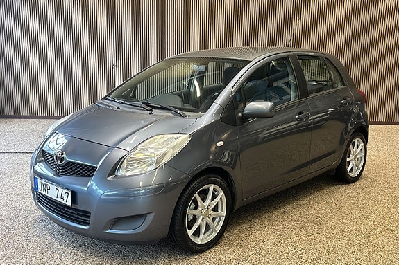 Toyota Yaris 2 of 11