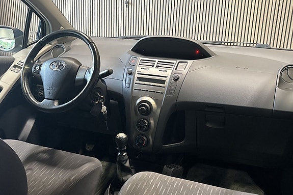 Toyota Yaris 7 of 11