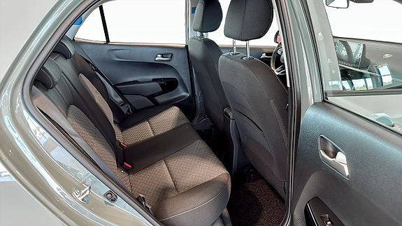 Kia Picanto 5 of 12
