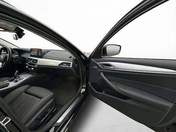 BMW 530e 25 of 30