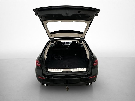 BMW 530e 27 of 30