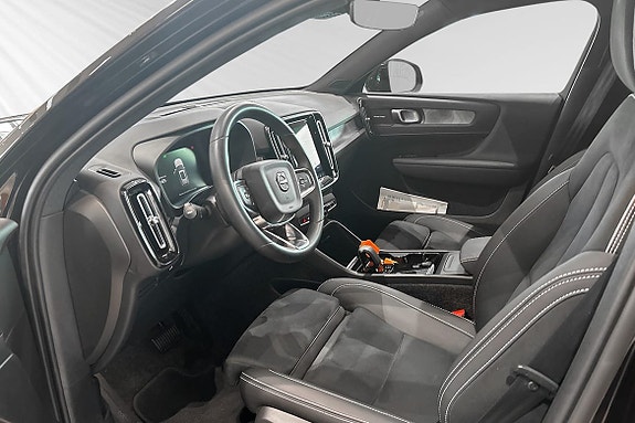 Volvo EX40 7 of 30
