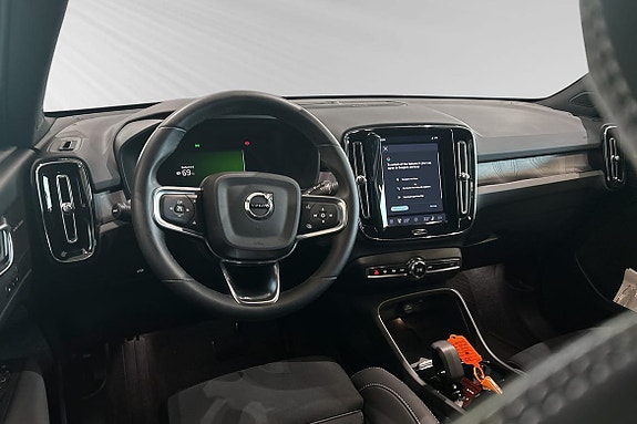 Volvo EX40 9 of 30