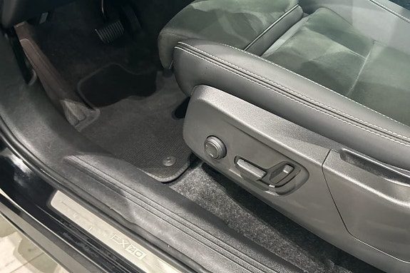 Volvo EX40 22 of 30