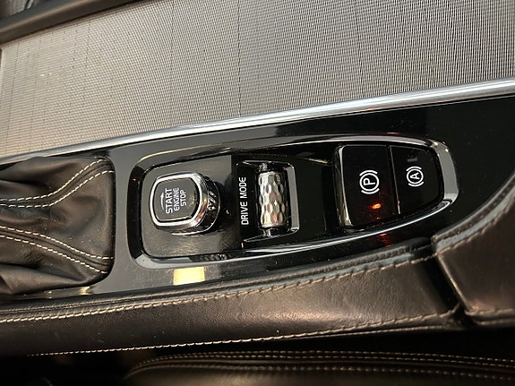 Volvo XC90 30 of 30
