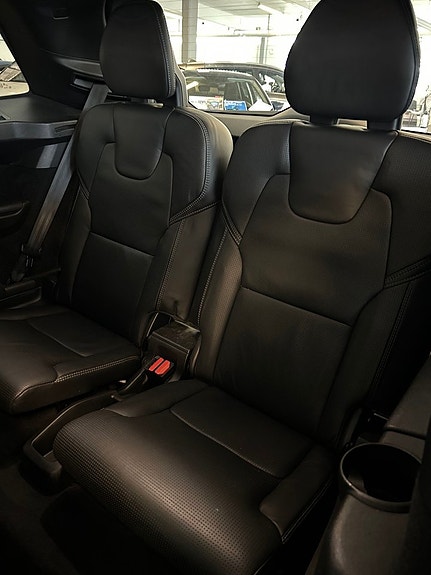 Volvo XC90 16 of 30
