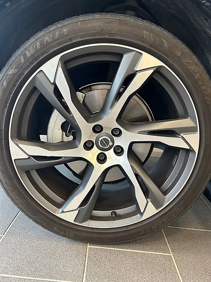 Volvo XC90 11 of 30