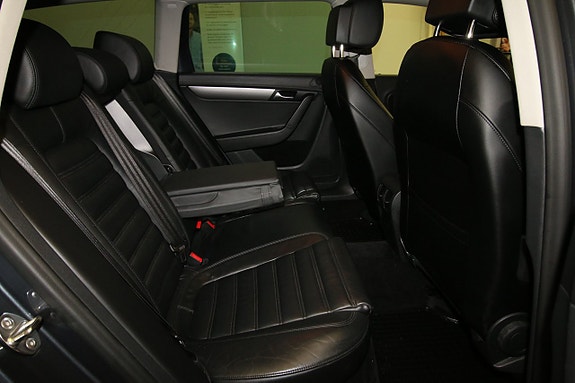 Volkswagen Passat 13 of 22