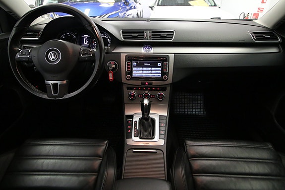 Volkswagen Passat 15 of 22