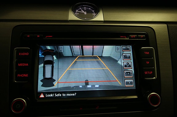 Volkswagen Passat 18 of 22