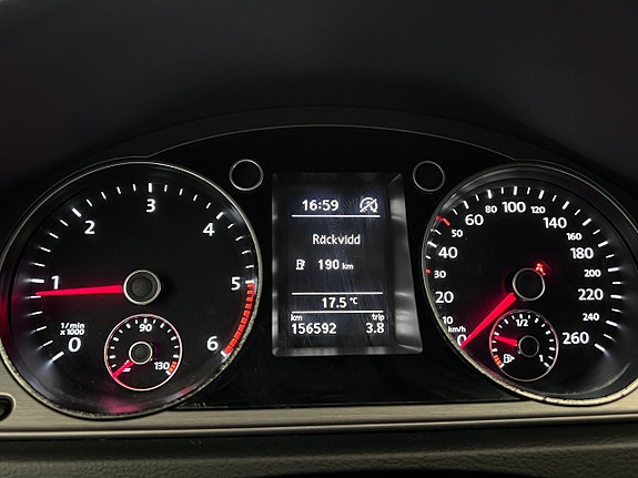 Volkswagen Passat 20 of 22