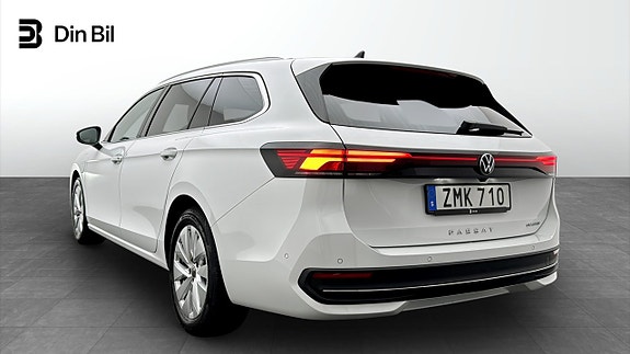 Volkswagen Passat 3 of 19