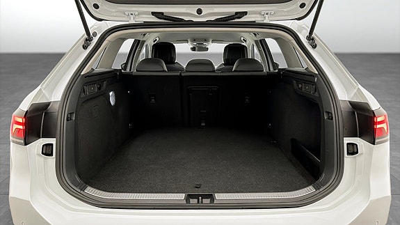 Volkswagen Passat 12 of 19