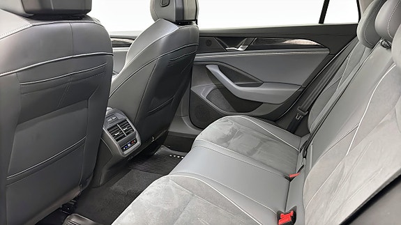 Volkswagen Passat 11 of 19