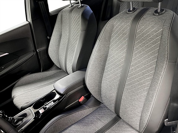 Peugeot 2008 5 of 15