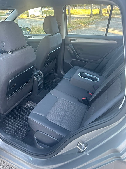 Volkswagen Golf Sportsvan 5 of 6