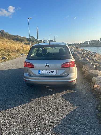 Volkswagen Golf Sportsvan 2 of 6