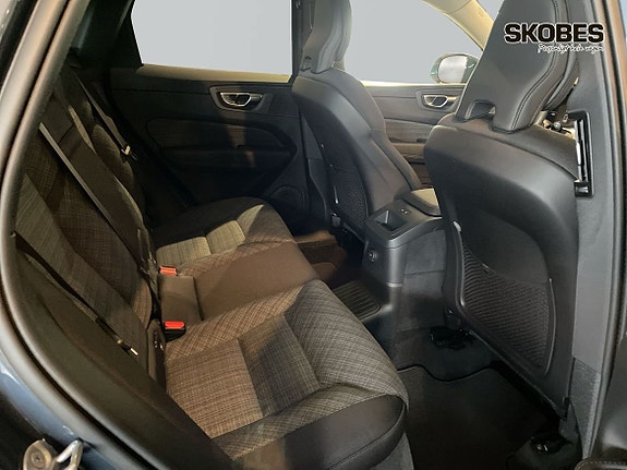 Volvo XC60 11 of 20