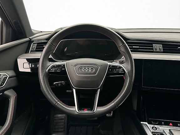 Audi Q8 20 of 30