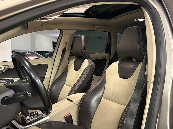 Volvo XC60 15 of 21